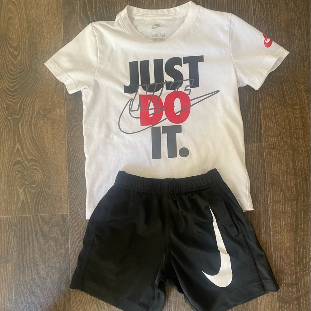 Nike White Crew Neck T-Shirt
